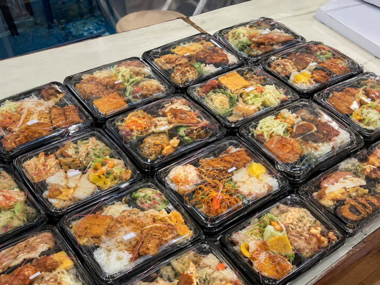 沖縄の地元グルメ完全ガイド｜観光客も食べたい、ウチナーンチュの「日常の味」