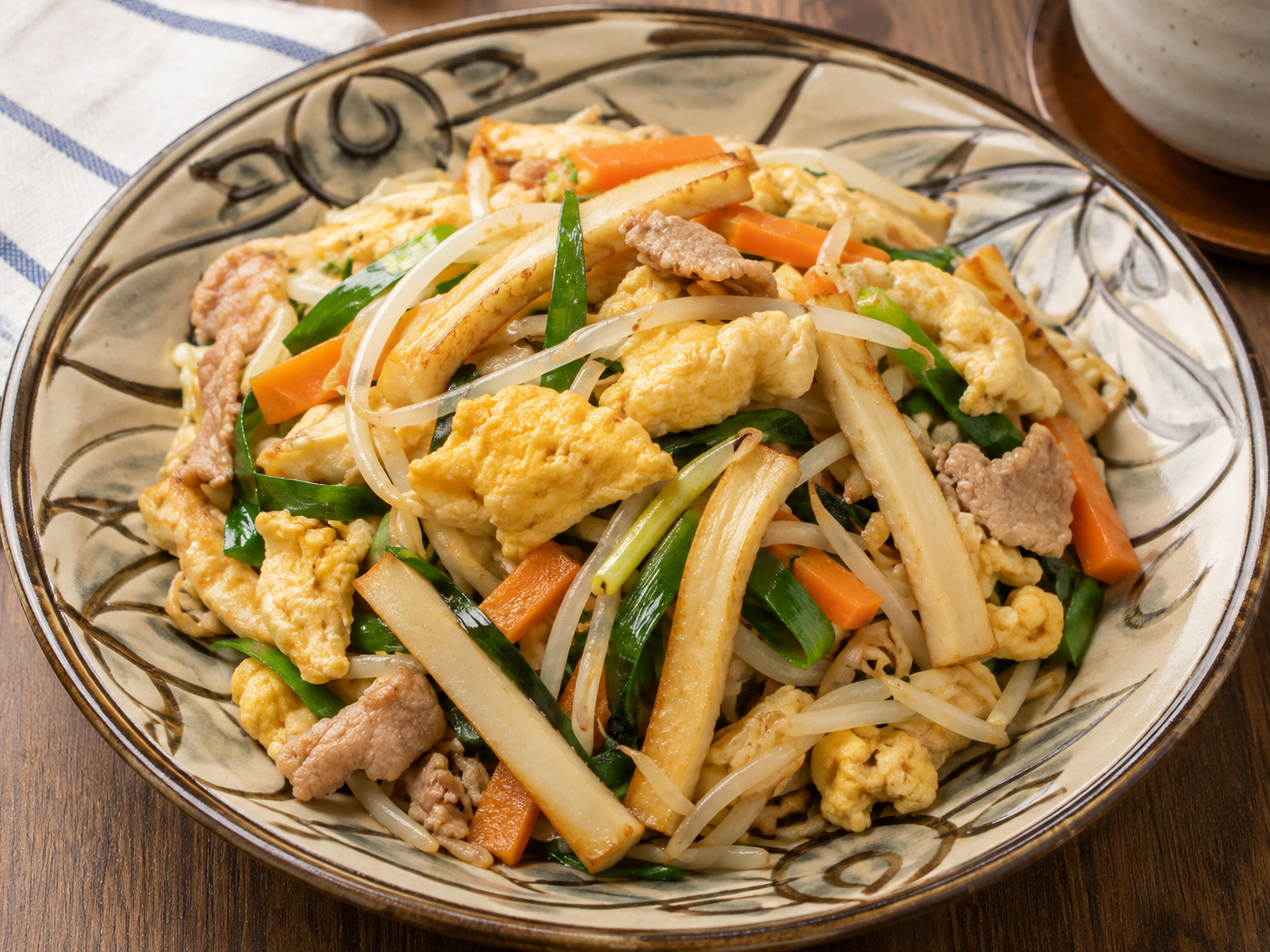 沖縄料理の野菜と豚肉、卵を使ったゴーヤーチャンプルー