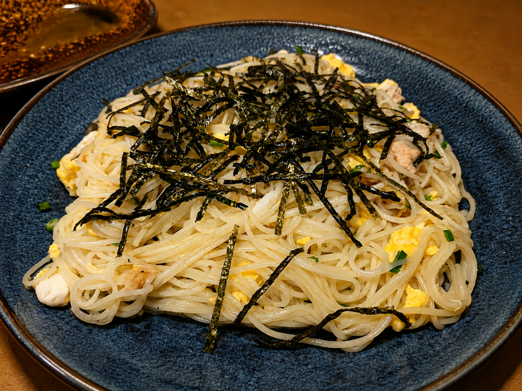 海苔をのせた沖縄の郷土料理ソーメンチャンプルー